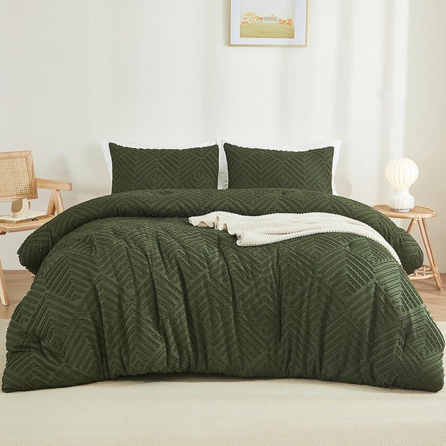 Litanika California King Comforter Set Olive Green, 3 Pieces Tufted Boho Farmhouse Bedding Comforter Sets, Lightweight Fluffy Comforter Bed Set All Season (104x96In Comforter & 2 Pillowcases)