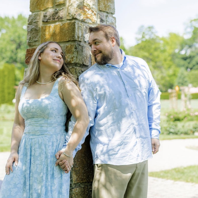 Engagement Photoshoot
Malcolm Gross Rose Garden - Allentown, PA
VANESSA GUEVARA PHOTOGRAPHY
