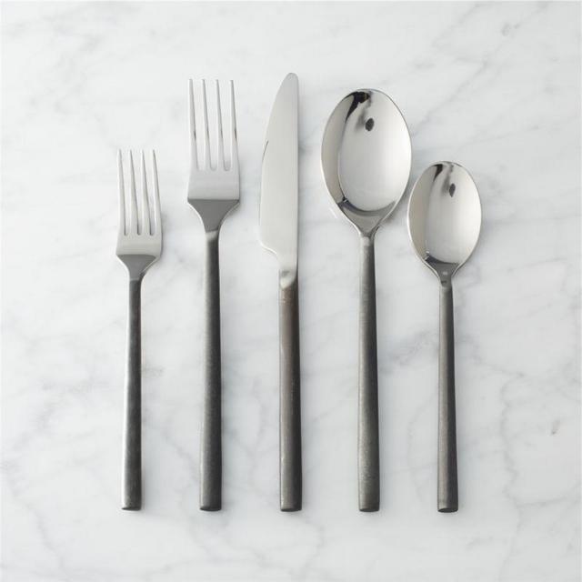 20-piece pattern 127 flatware set