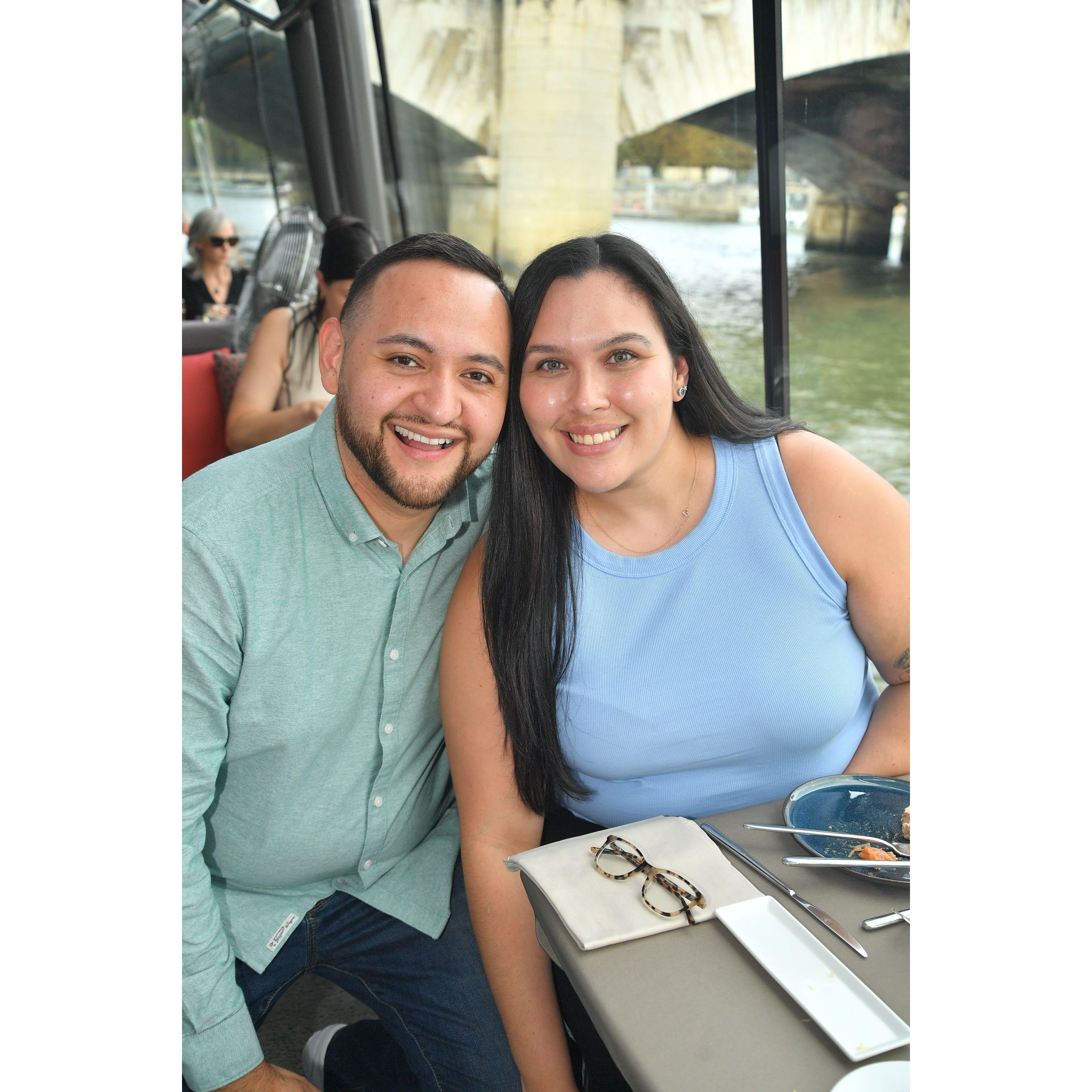 3 hours before Juan got down on one knee!
¡Tres horas antes de que Juan se arrodillara!