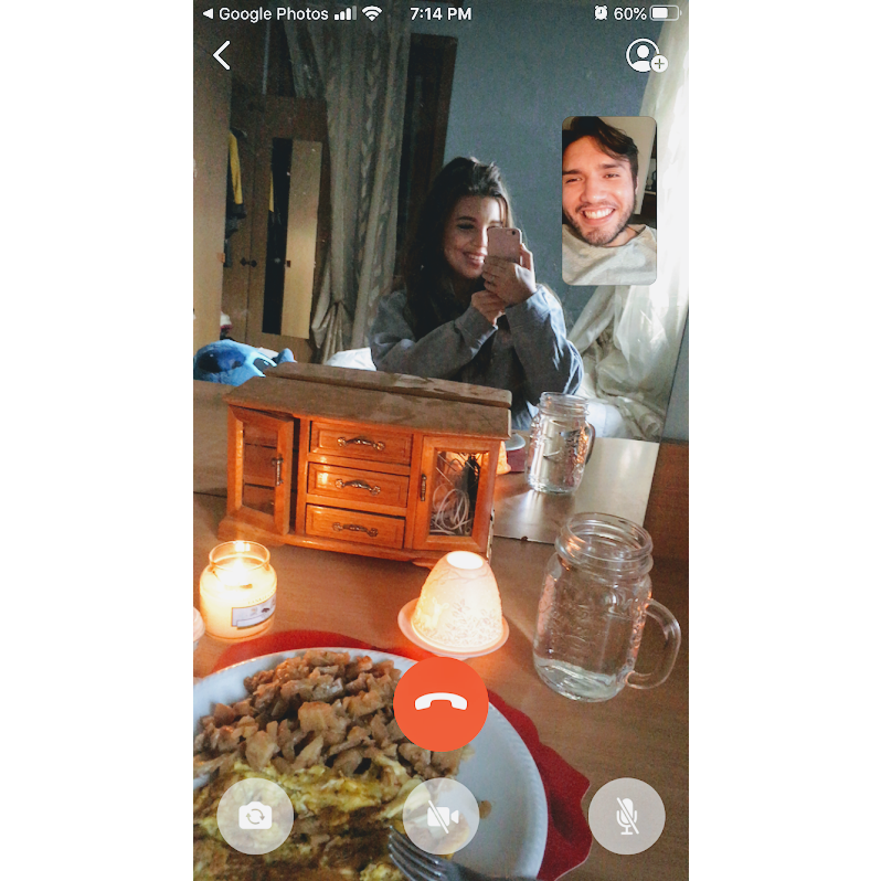 2 years anniversary.
Videocall date 6,116 miles apart.

Anniversario dei 2 anni con una videochiamata a 9.843 km di distanza.