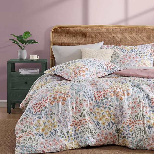 CASAAGUSTO Queen Comforter Set, 7 PCS Pinkish Floral Comforter Set with Flowers Leaves Pattern, Soft Seersucker Design All Season Queen Size Bedding Set(80"X90")
