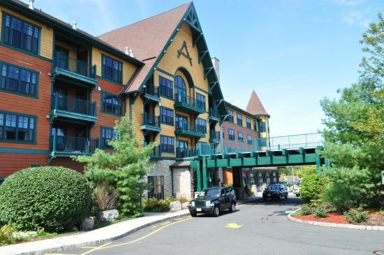 The Wedding Website of Nicole Wildermuth and Robert Jahn