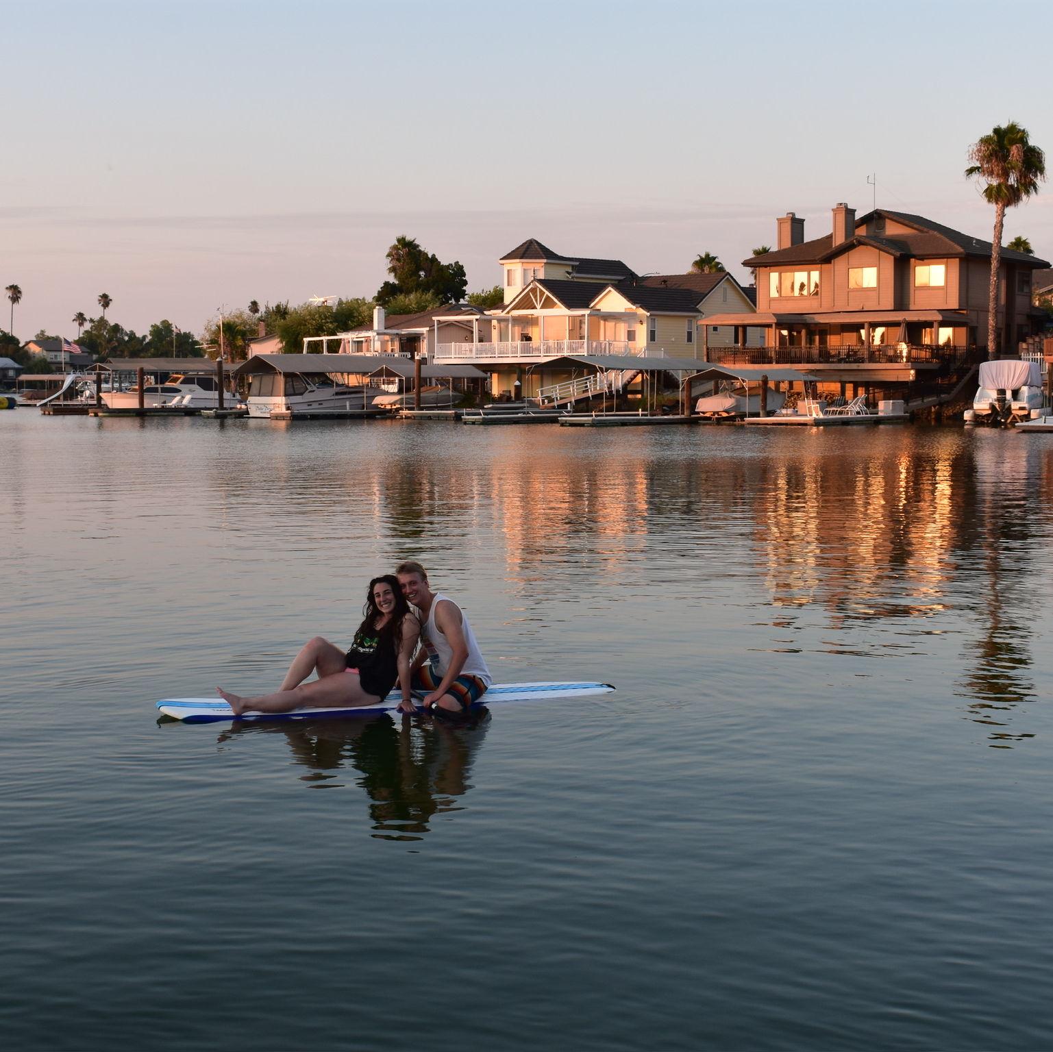 Peyton's first visit to Blake's family's house in Discovery Bay.
