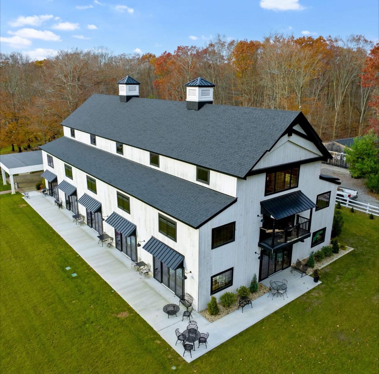 The Wedding Website of Nicole Quirk and Matthew Dallaire