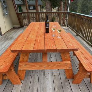 Picnic table