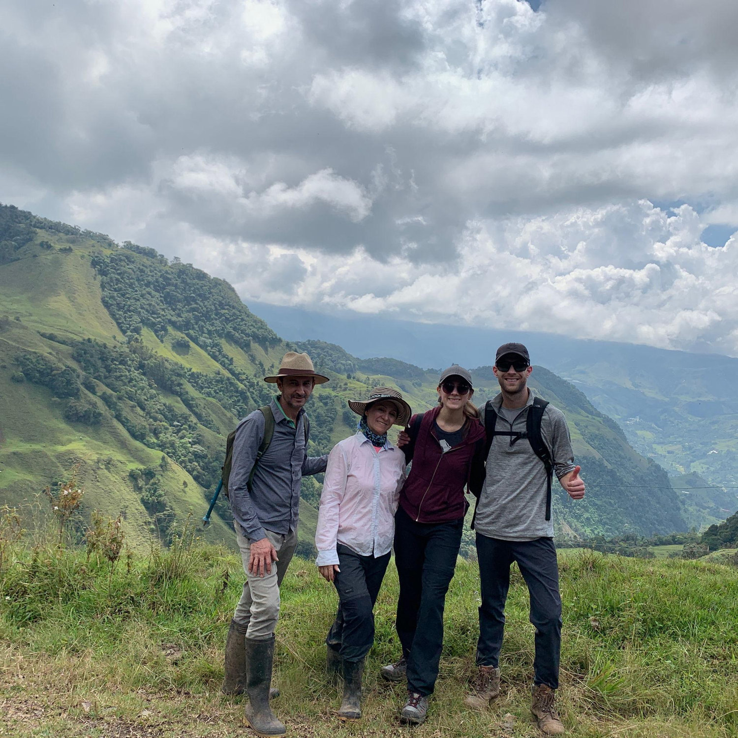 Kyle’s first trip to Medellín, Colombia to visit Mishelle’s family and experience her home for the first time - and his first taste of life as a Paisa.

El primer viaje de Kyle a Medellín, Colombia, para conocer a la familia de Mishelle y su hogar por primera vez - Su primer acercamiento a la vida Paisa.