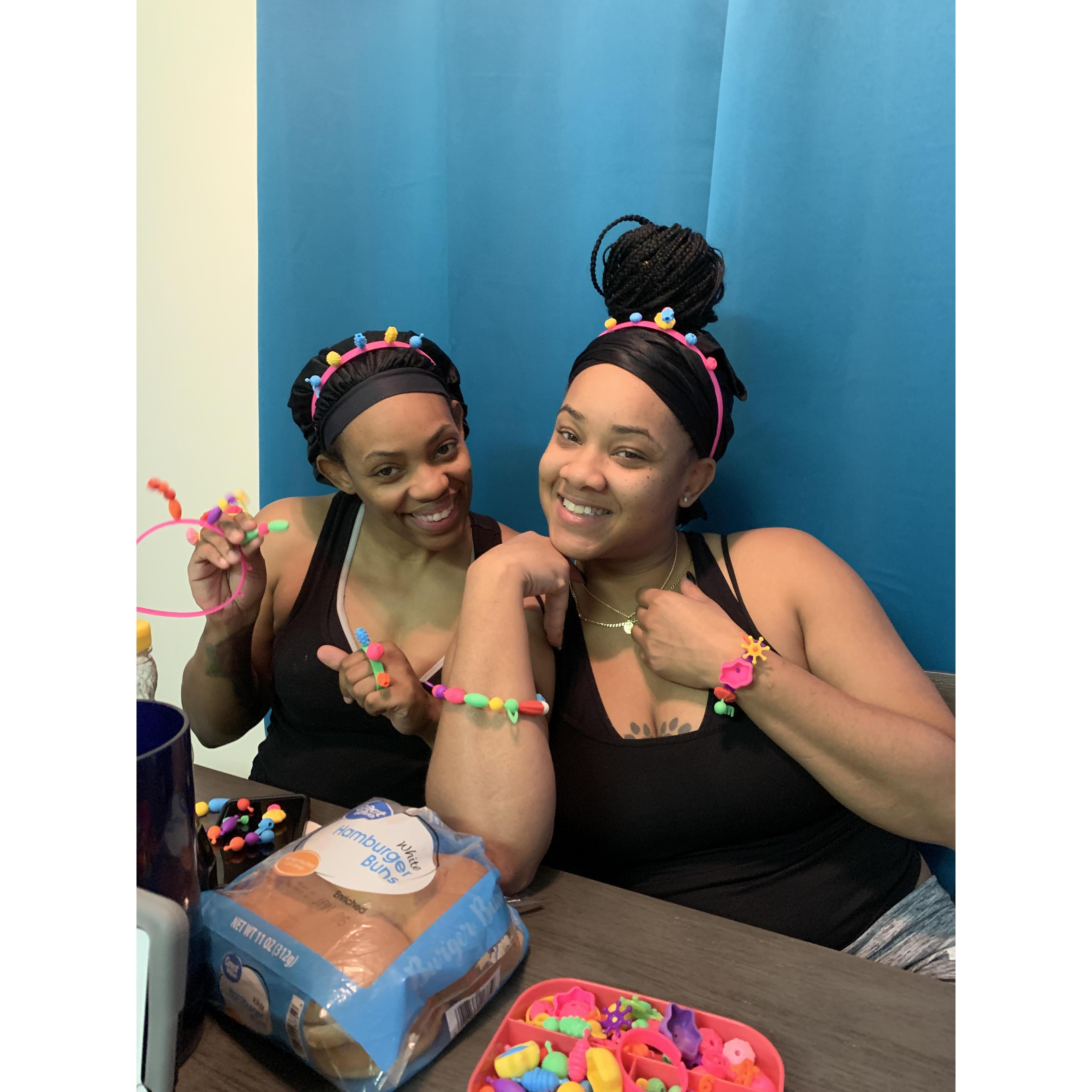 Us making jewelry with our babies 👶🏼