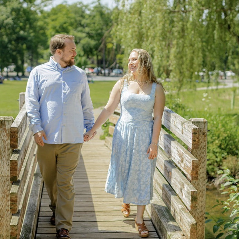 Engagement Photoshoot
Malcolm Gross Rose Garden - Allentown, PA
VANESSA GUEVARA PHOTOGRAPHY