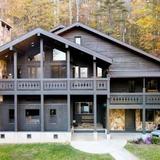 Venue: Outland Chalet & Suites Great Smoky Mountains