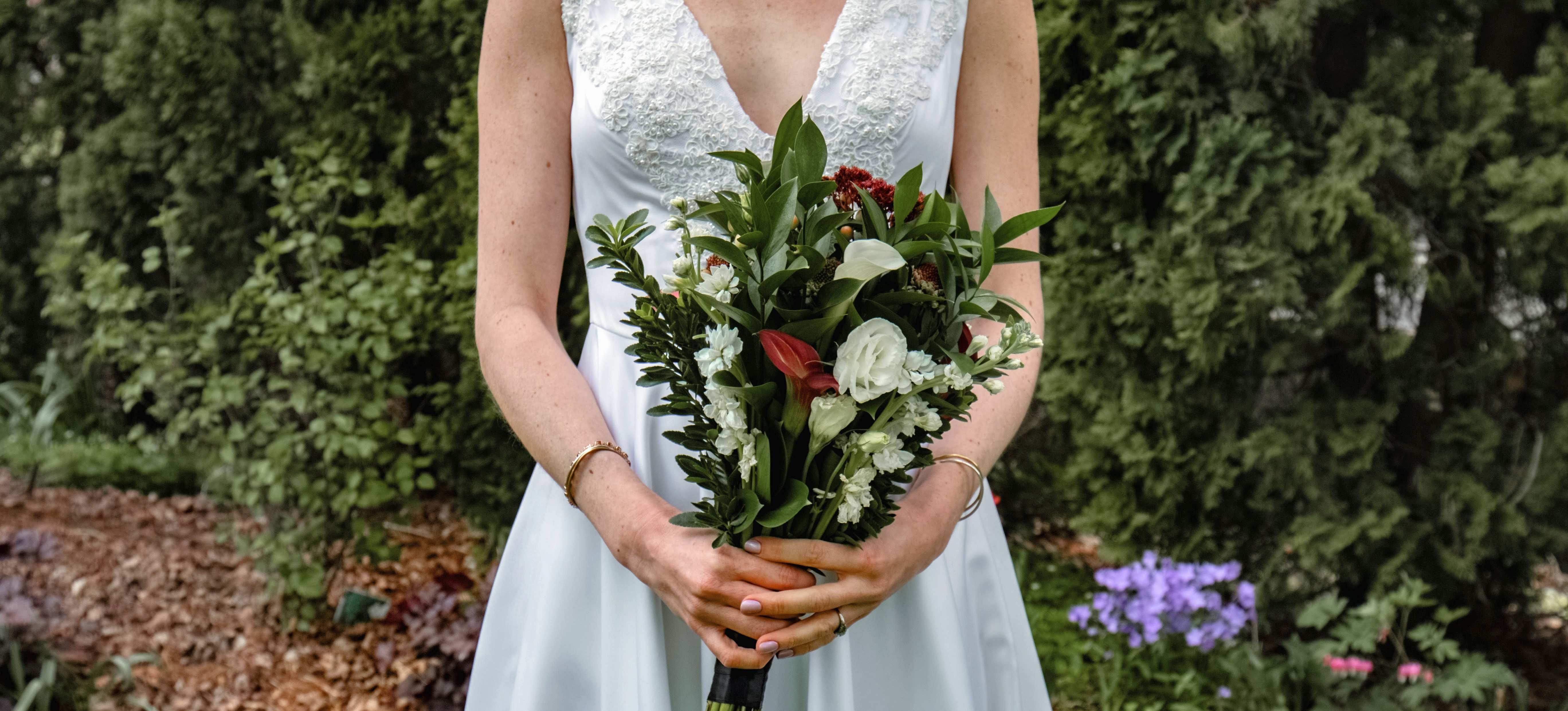 The Wedding Website of Lucas Holiday and Noelle Holiday