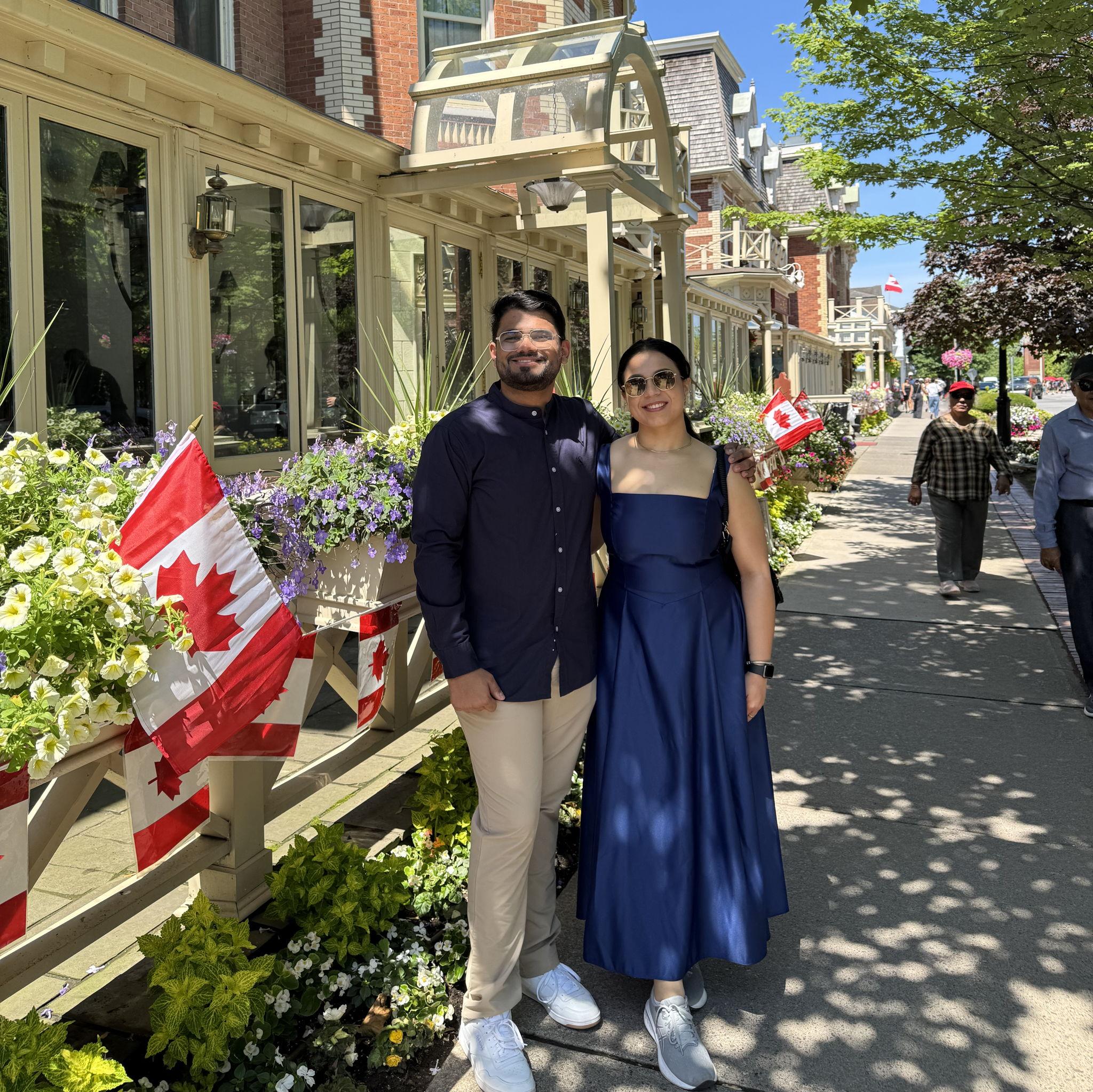 Niagara‑on‑the‑Lake: flowers, flags, and a perfect day that made us dream about all our adventures ahead
