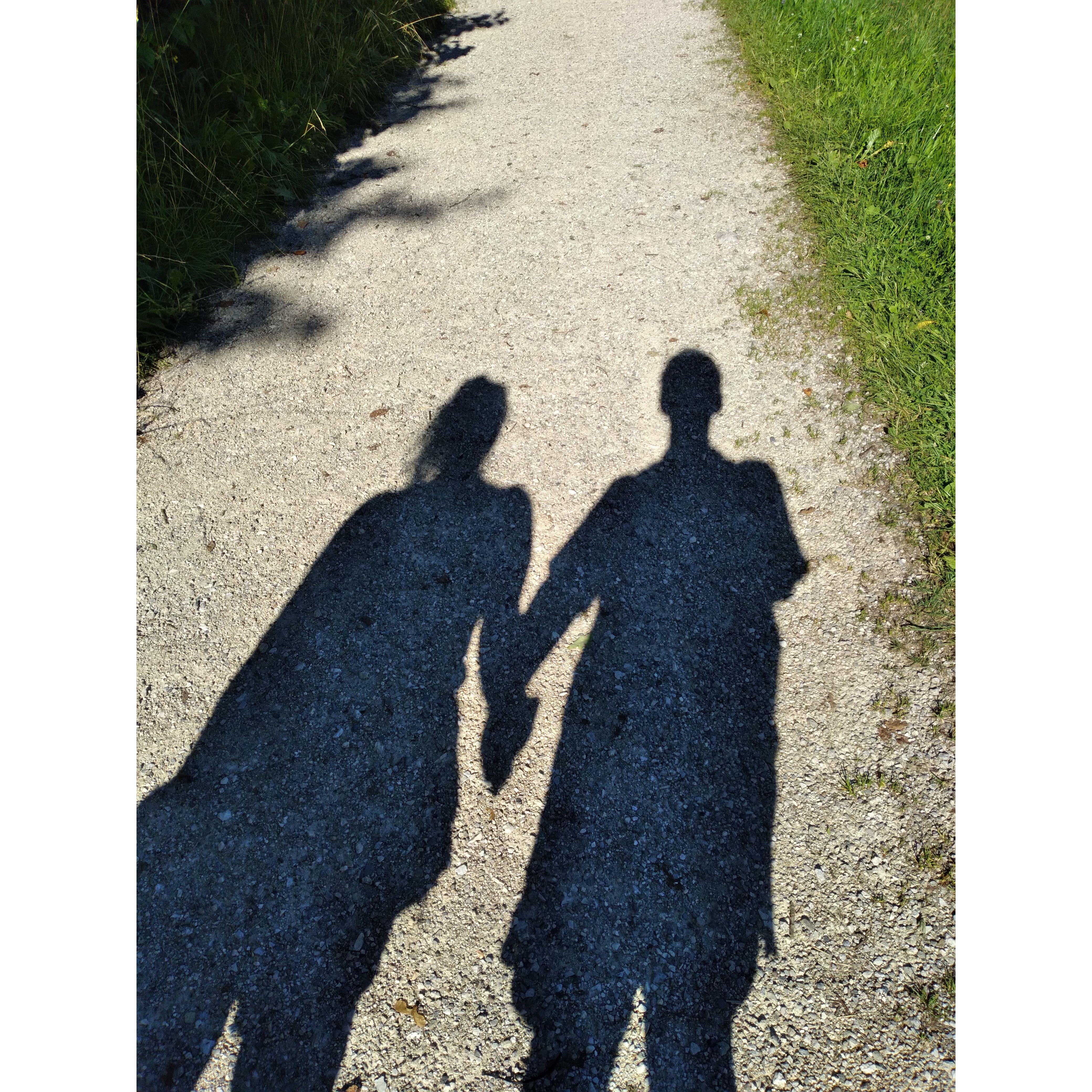 Lately, in December 22, hiking in the Bavarian Alps. Mark showed Elke how to trick ravens