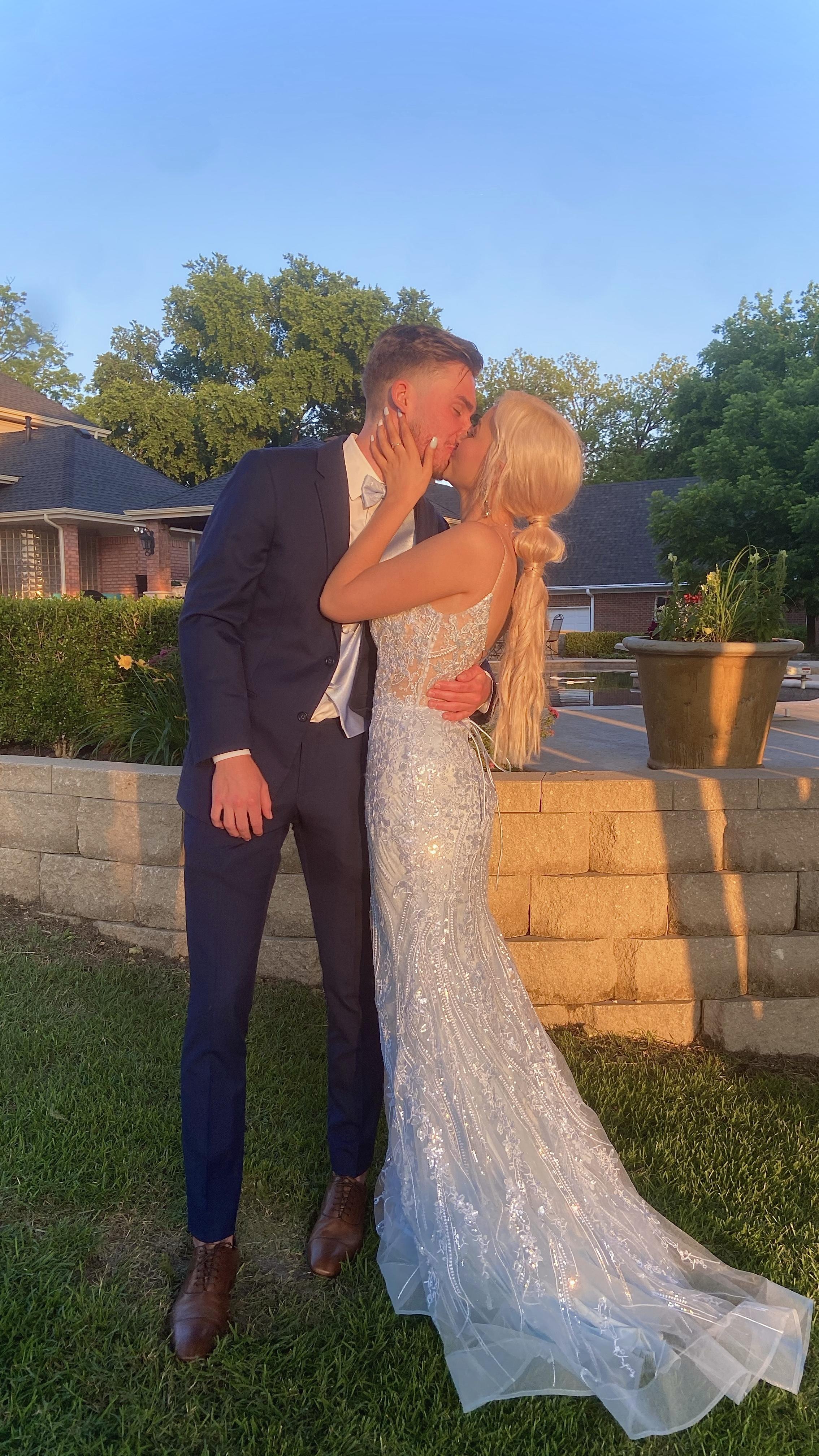 The Wedding Website of Hannah Martin and Mason Henzler