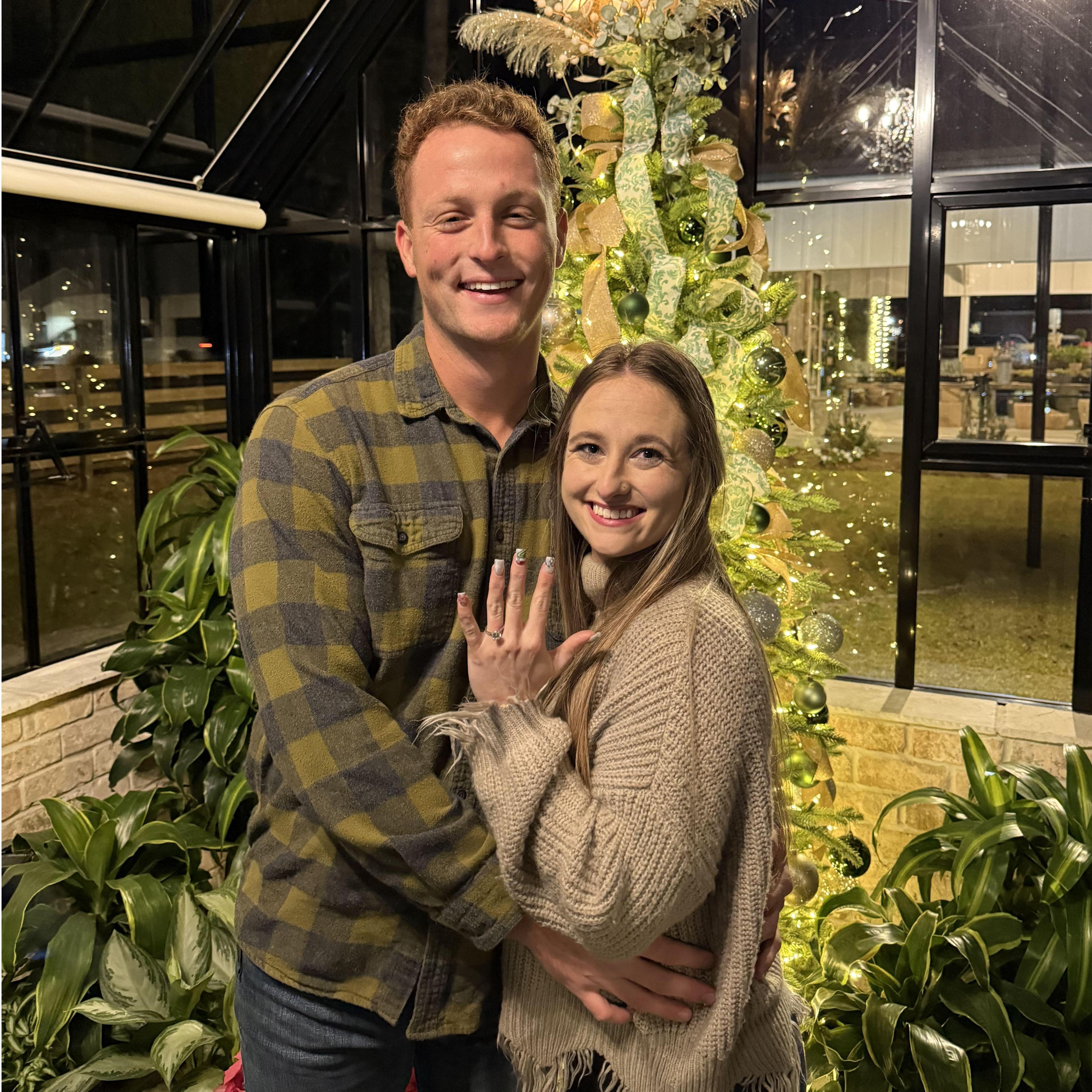 He proposed!! On 12.12.2024 Mason got down on one knee and asked me to marry him on our four year anniversary.