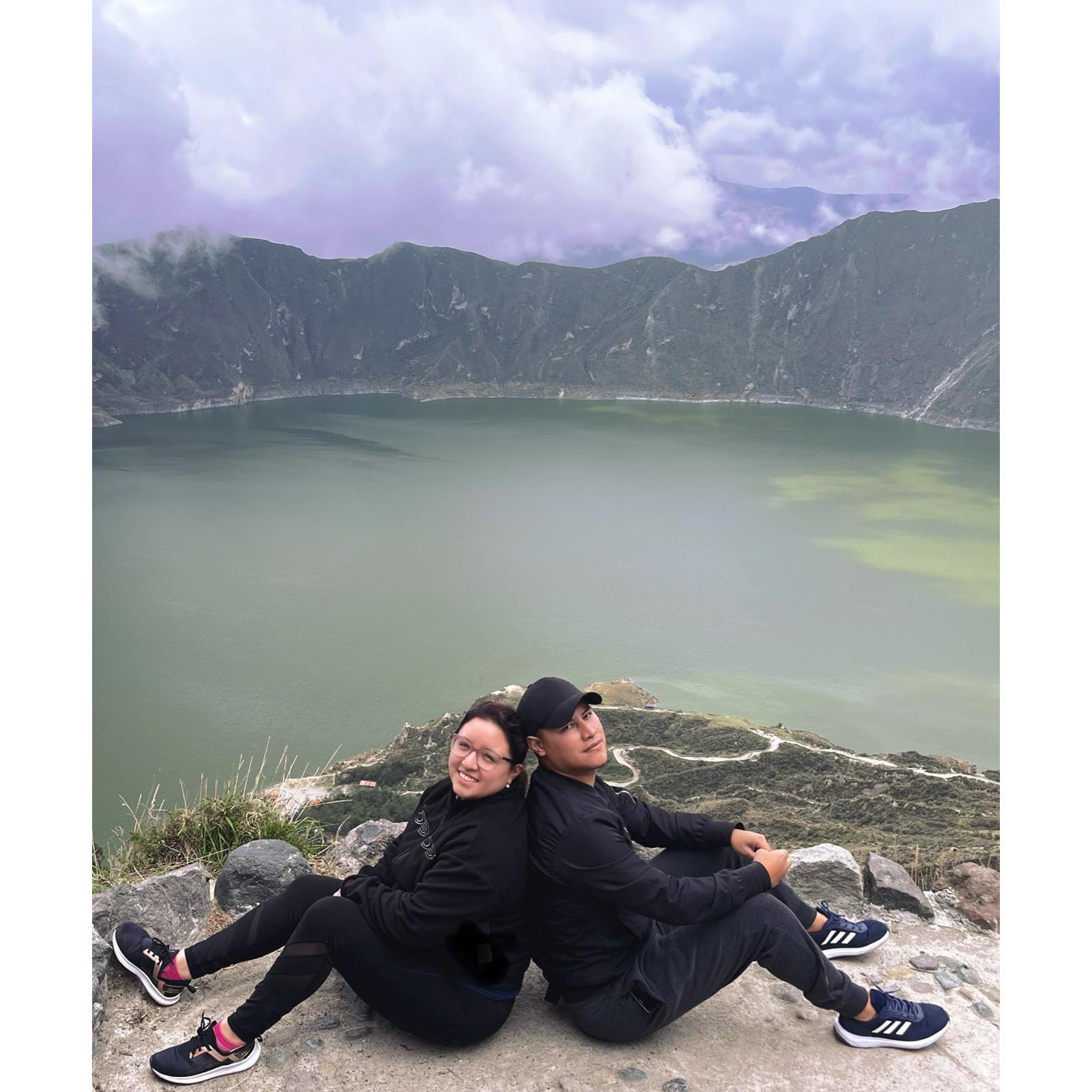 At Quilotoa about 30 minutes before Sebas proposed. En Quilotoa unos 30 minutos antes de que Sebas me pida que me case con el.