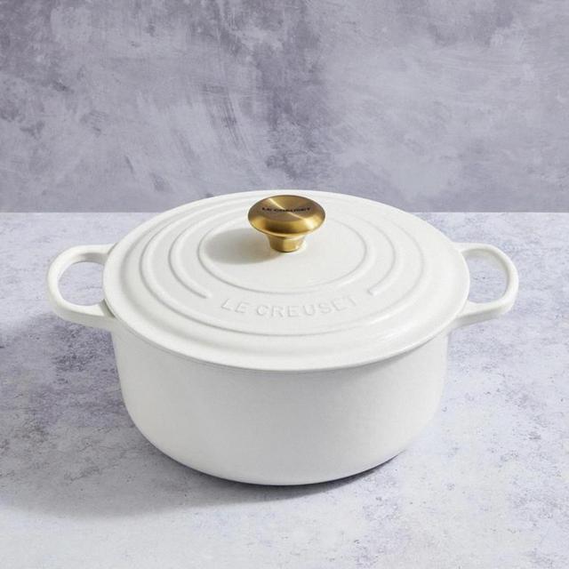 Round Dutch Oven with Gold Knob