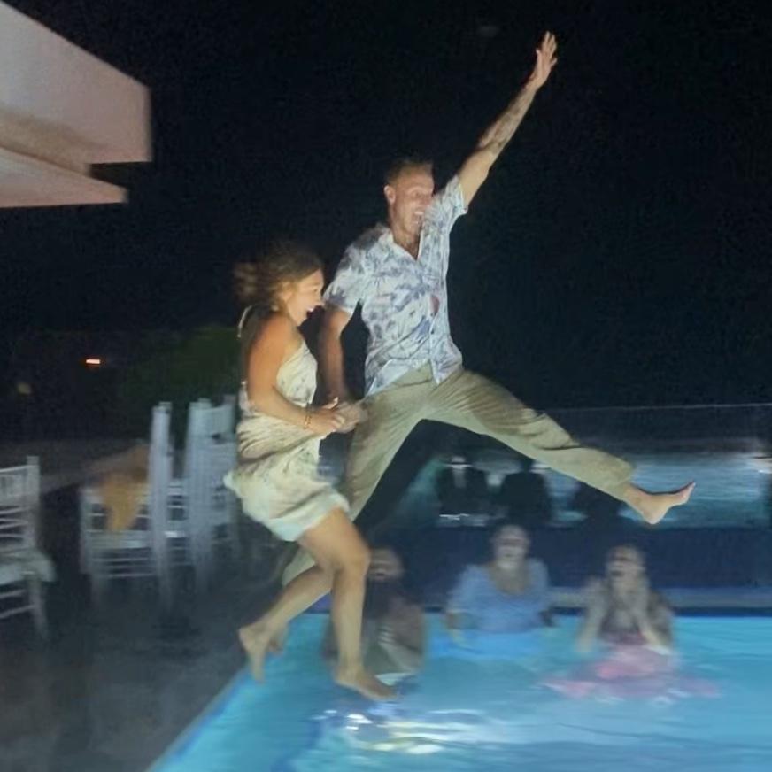 Belize pool fun 😍🌴