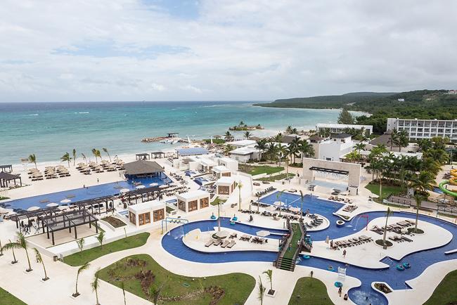 The Wedding Website of Le'Shondra Frye and Christopher Wolfe