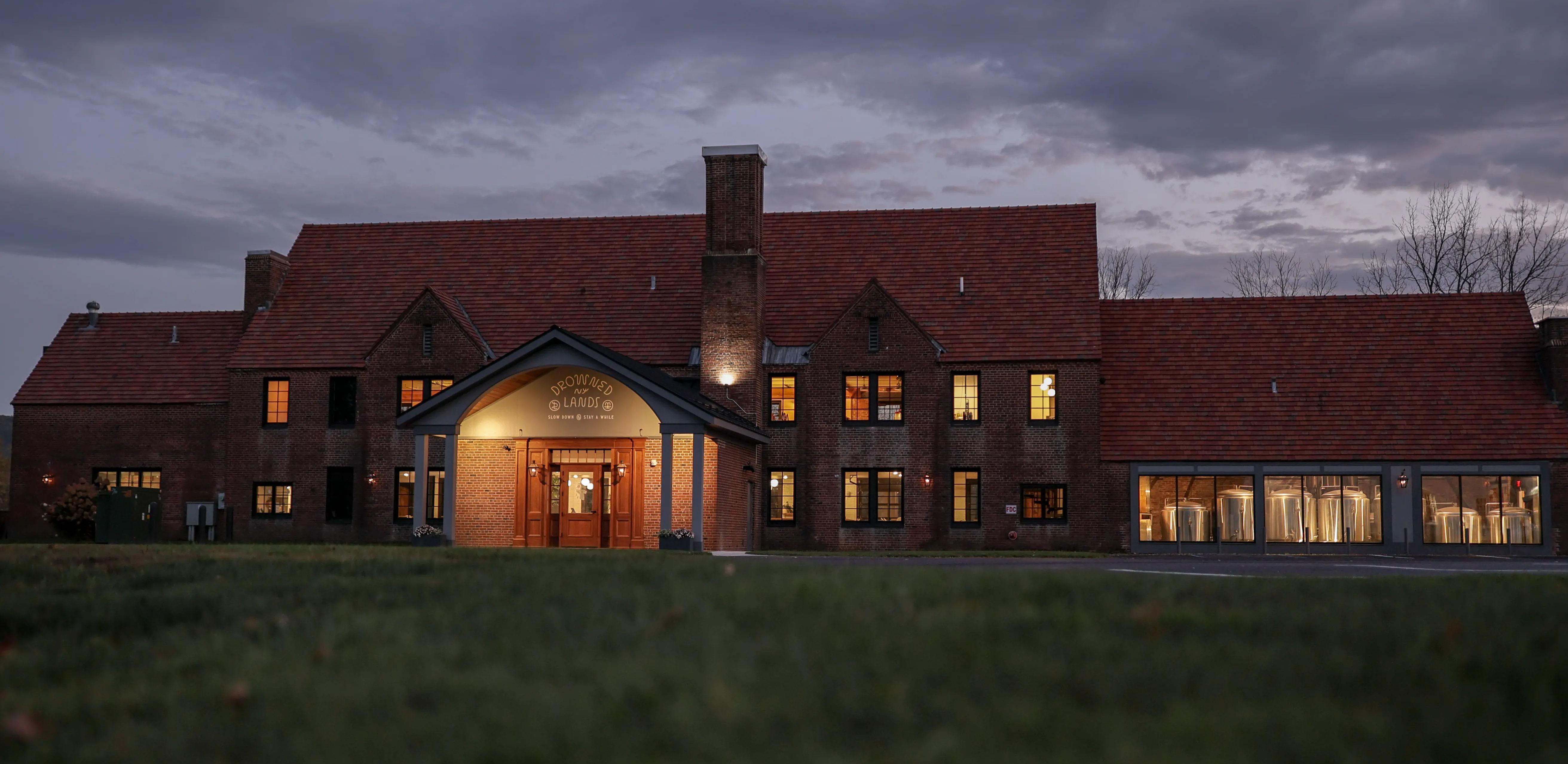 The Wedding Website of Nikole Ghirardi and Brent Miglin