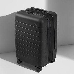 Expandable Suitcases: Carry-On Flex in Black | Away