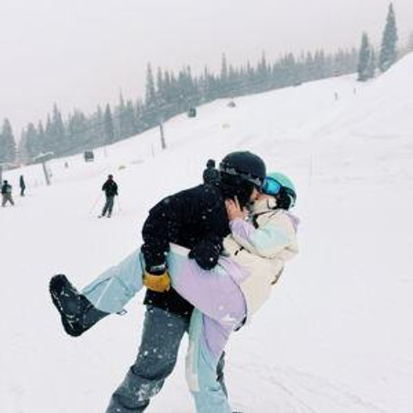 Snowboarding Ikon Pass