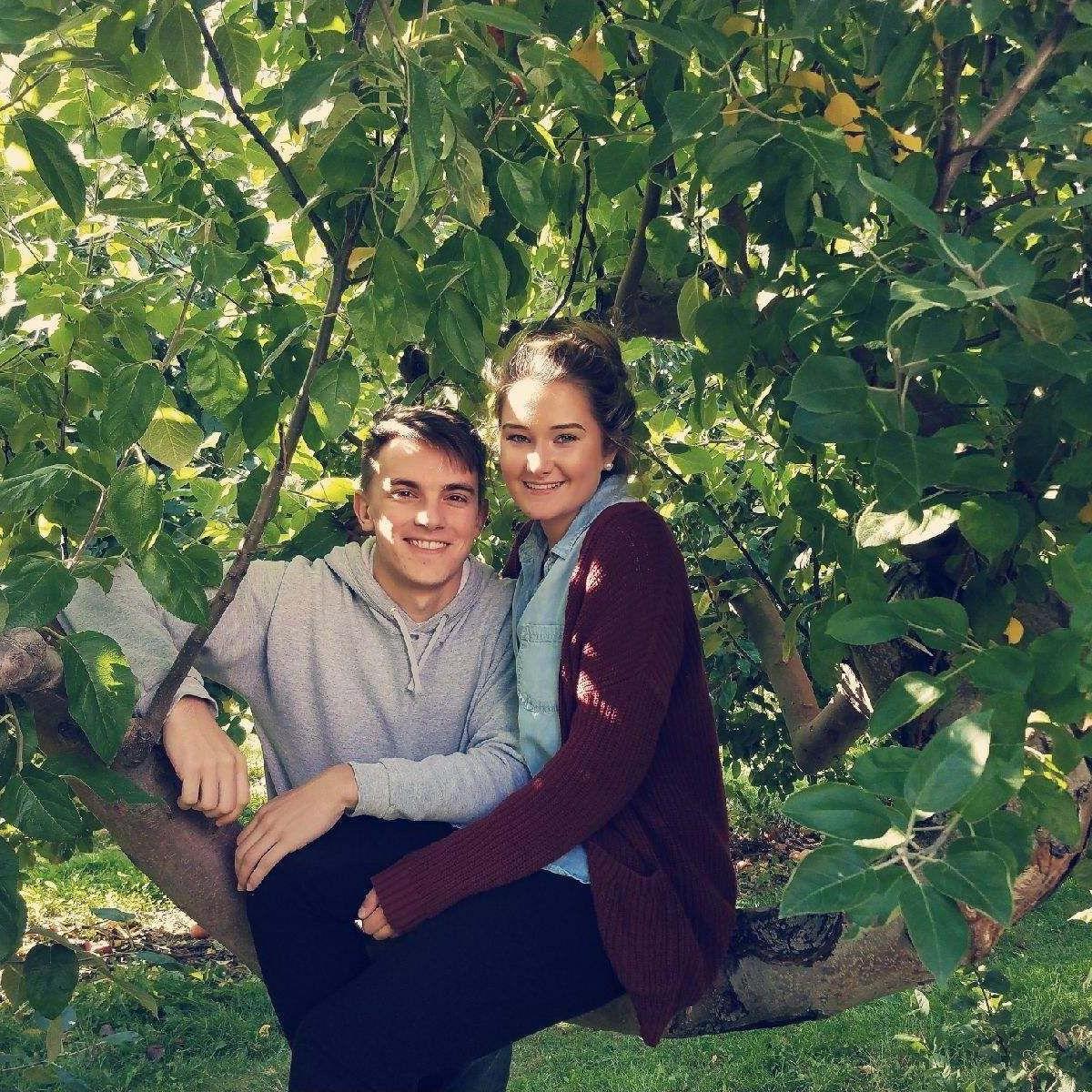 Apple picking is an important Recuparo tradition.