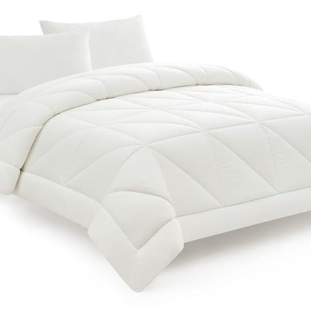 UGG King Comforter Set – 3 Piece Luxury Reversible Plush King Size Comforter Set with Down Alternative Fill, Soft Bedding Set with 2 King Shams for Home & Bedroom Decor, White Snow (Corey)
