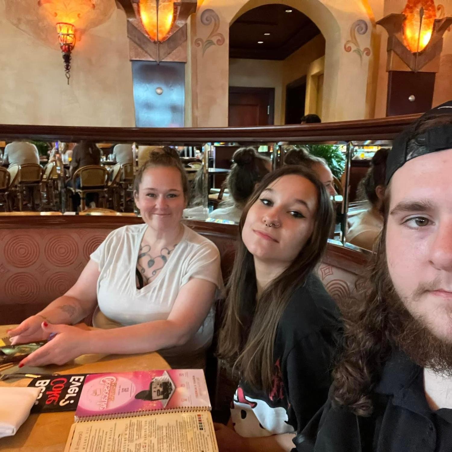 Cheesecake Factory with my momma💗