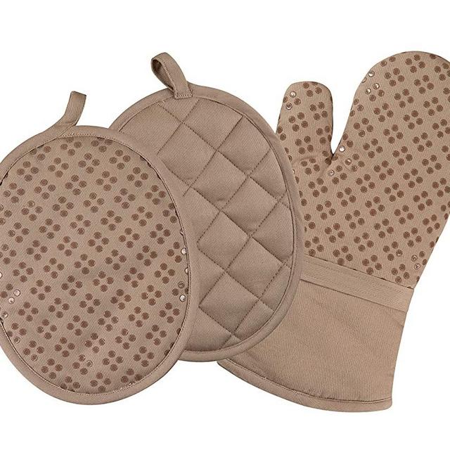 Sticky Toffee Printed Silicone Oven Mitt and Pot Holders, 100% Cotton, 3 Piece Set, Tan