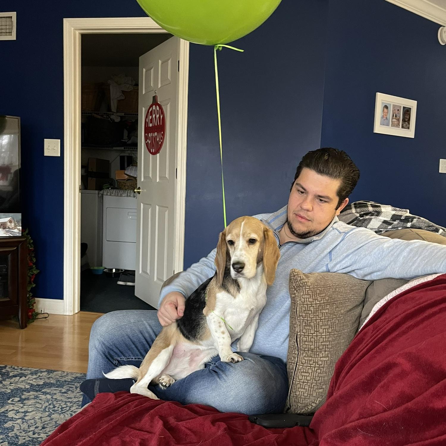 Not long into dating Kevin filled the heart of Amy Lou Gina‘s dog.