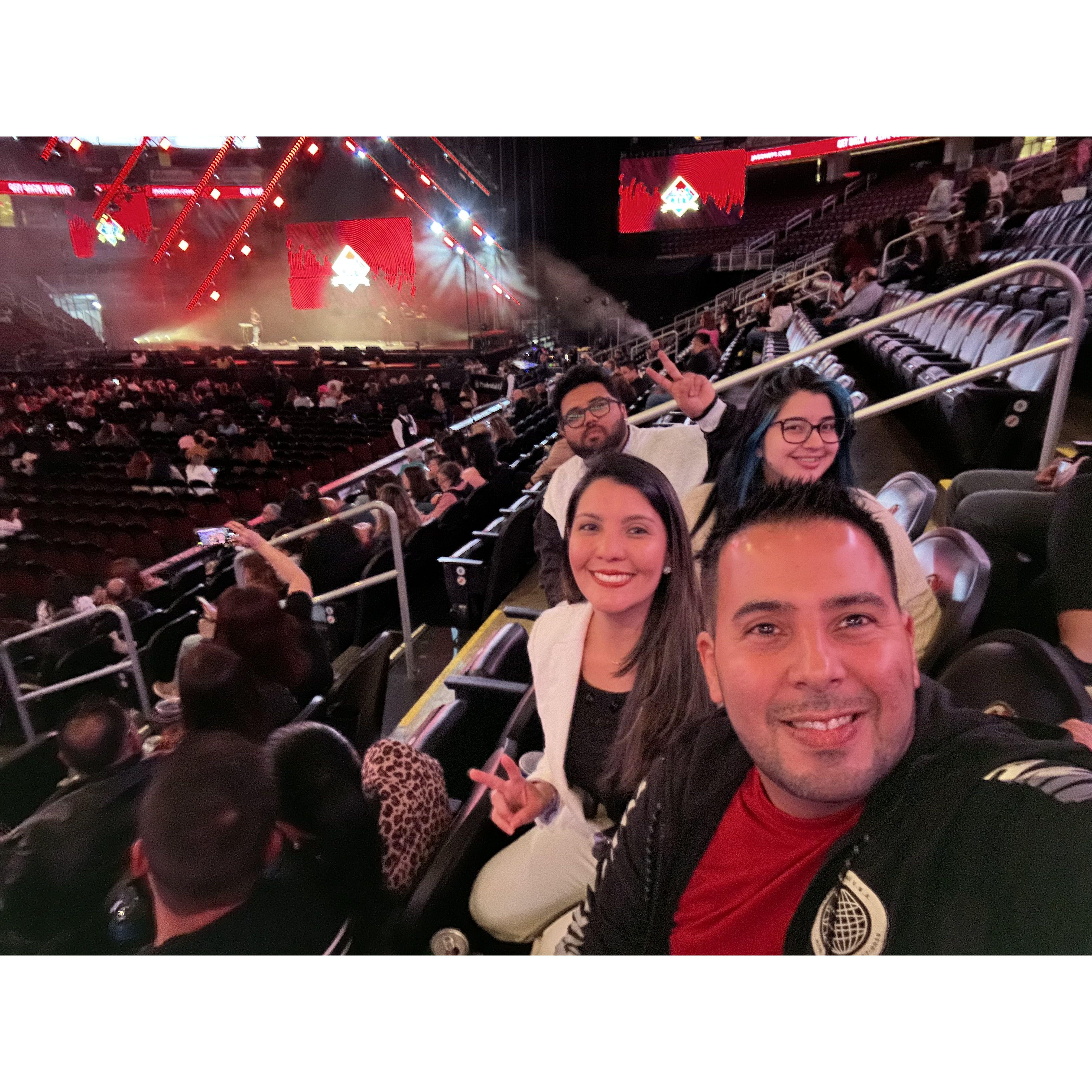 Concert night with tio Albano & tia Rosana.