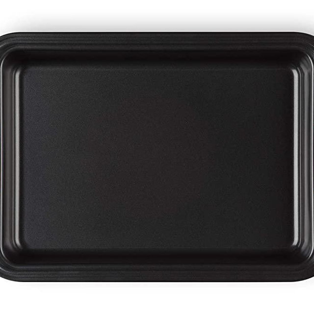 Le Creuset Toughened Non-Stick Bakeware Rectangular Cake Tin - 33 cm