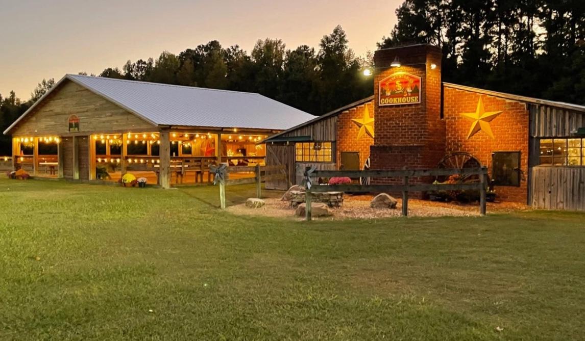 The Wedding Website of Harley Cratt and Brandon Owen
