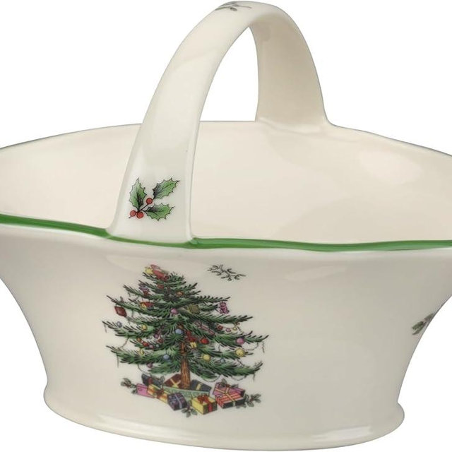 Spode Christmas Tree Candy Basket, 5.75-Inch Candy Bowl with Handle for Holiday Snacks, Fine Earthenware Christmas Gift, Festive Holiday Serveware & Holiday Display Bowl, Seasonal Décor