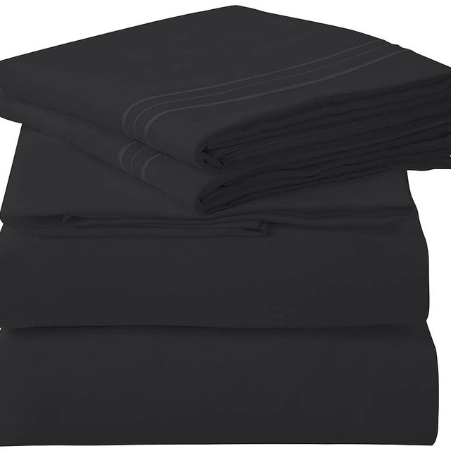 ROYALE LINENS 4 Piece King Sheets Set - Soft Brushed 1800 Microfiber Bedding - 1 Fitted and 1 Flat Sheet, 2 Pillow Cases - Wrinkle Free & Fade Resistant - Hotel Luxury Bed Sheets Set (Black, King)