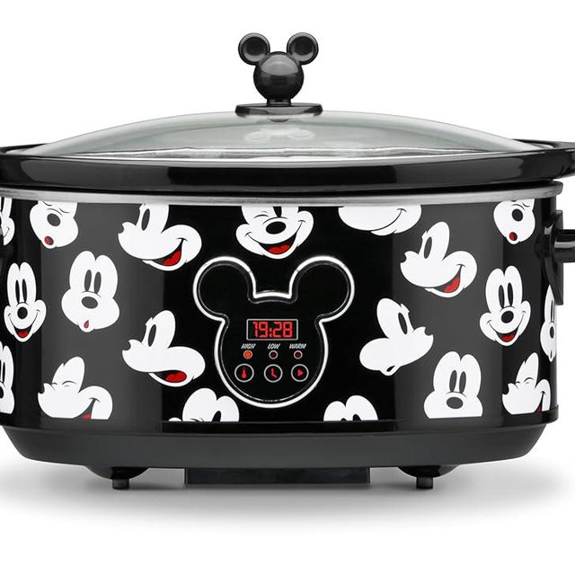 Disney Mickey Mouse 7-Quart Digital Slow Cooker with Sound - Food Warmer for Dips, Soup & More - with Removable Stoneware - Kitchen Essential for Parties