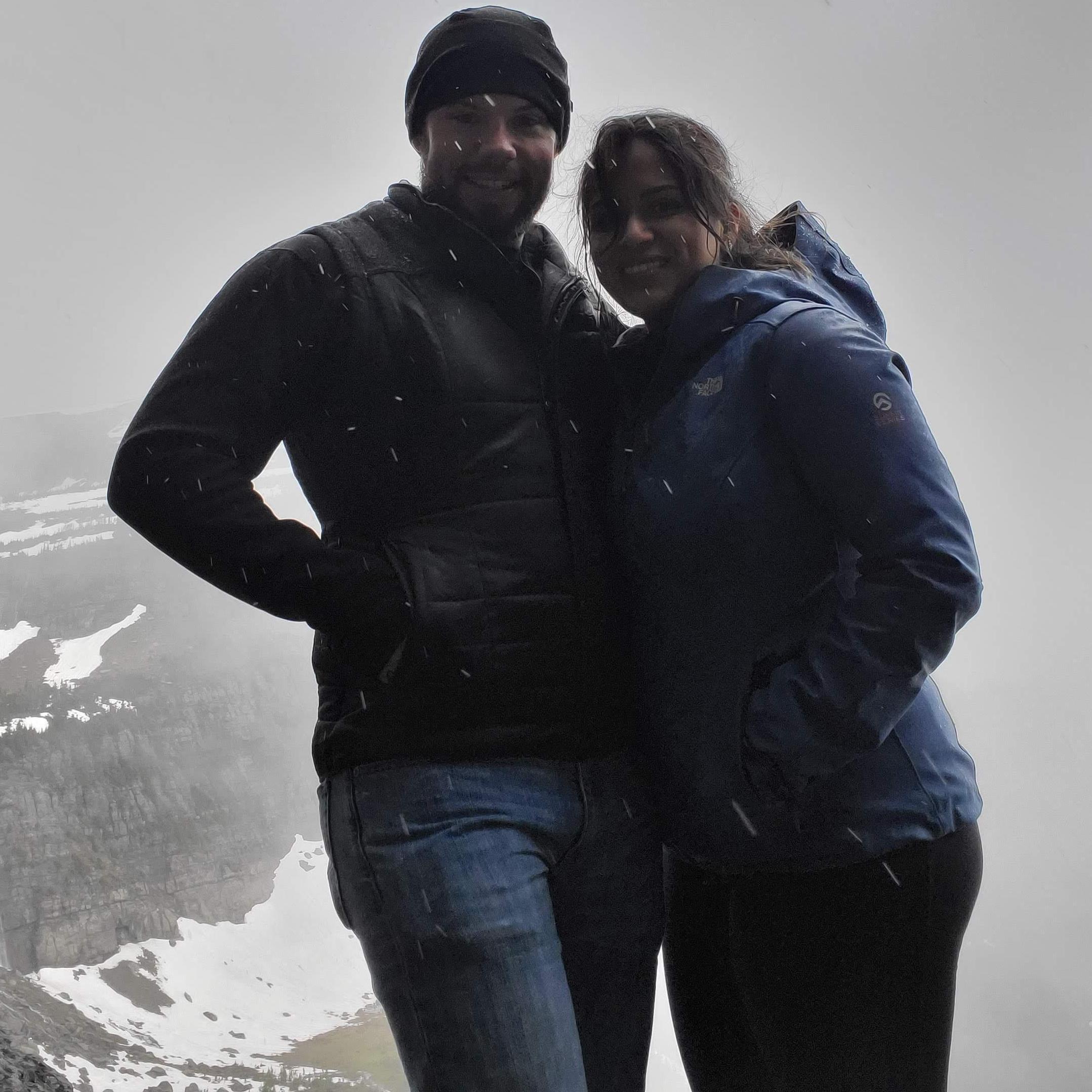 Right before he pretended to fall down a mountain
Justo antes de pretender caerse de la montaña