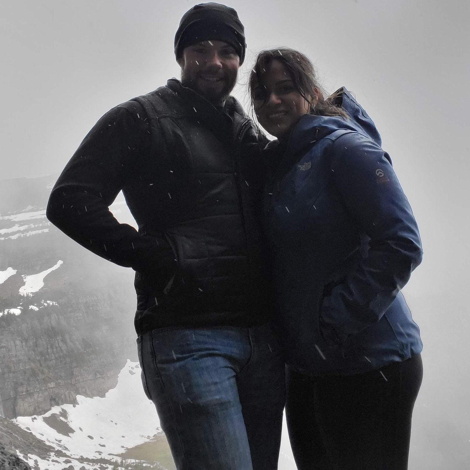Right before he pretended to fall down a mountain
Justo antes de pretender caerse de la montaña