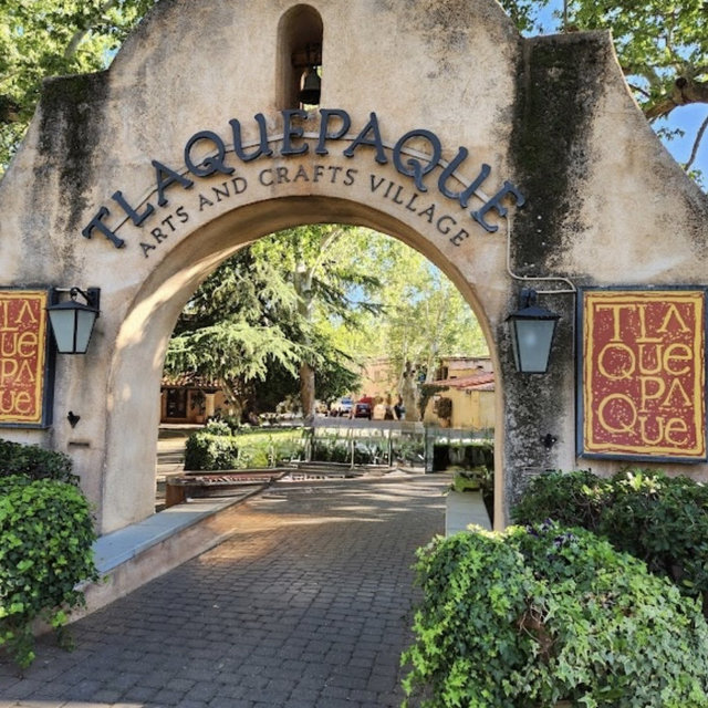 Tlaquepaque Arts & Shopping Village