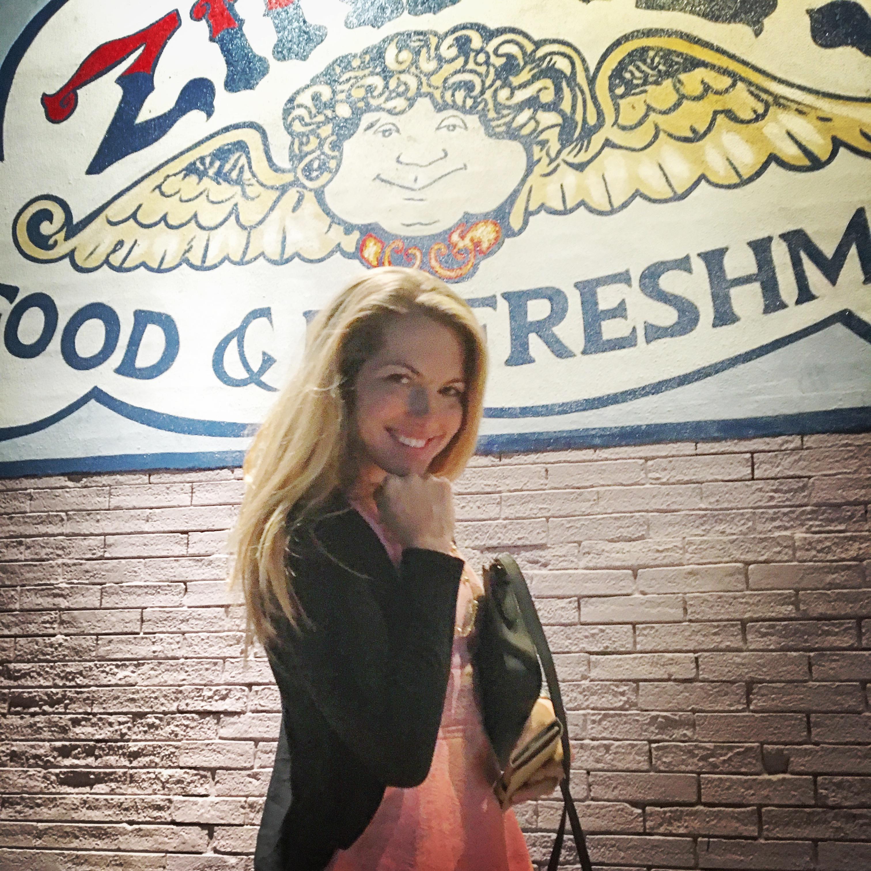 Mathilde gets to show Bo her ol' stomping grounds from Rhodes College in Memphis. Enter: ZINNIE'S!