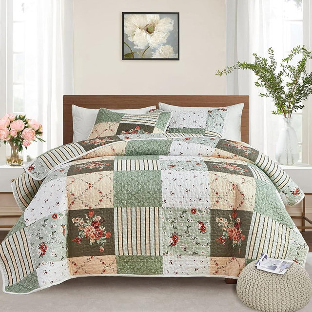 Patchwork Quilt Set King Size, 3 Pieces Green Floral Plaid Summer Bedspread Coverlet Set, Soft Microfiber Reversible Lightweight Bed Cover for All Season (102" x 90", 1 Quilt+ 2 Pillow Shams)