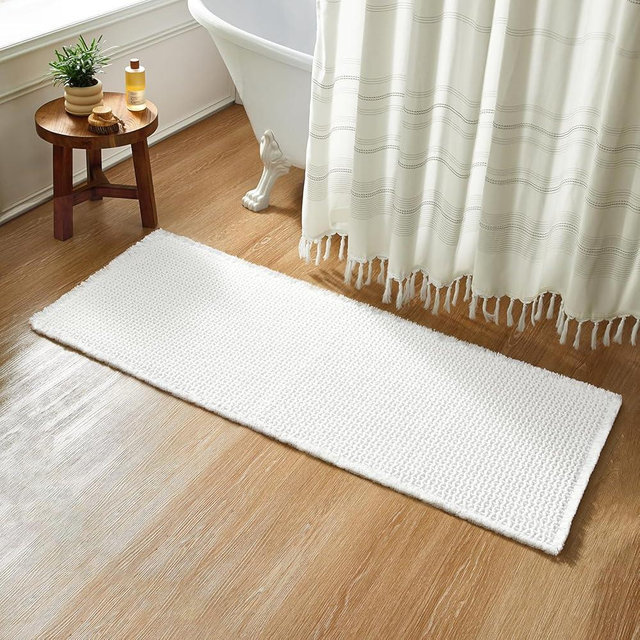 TYUU Long White Bathroom Rugs, Super Absorbent Non Slip Bath Mat Quick Dry Bath Rugs Washable Boho Farmhouse Bathroom Runner Rug for Bathroom with Non Slip Rug Pad, White 60"x24"
