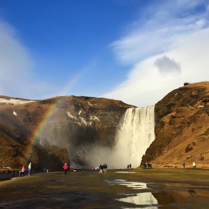 The sun came out just as we pulled up to Skógafoss.