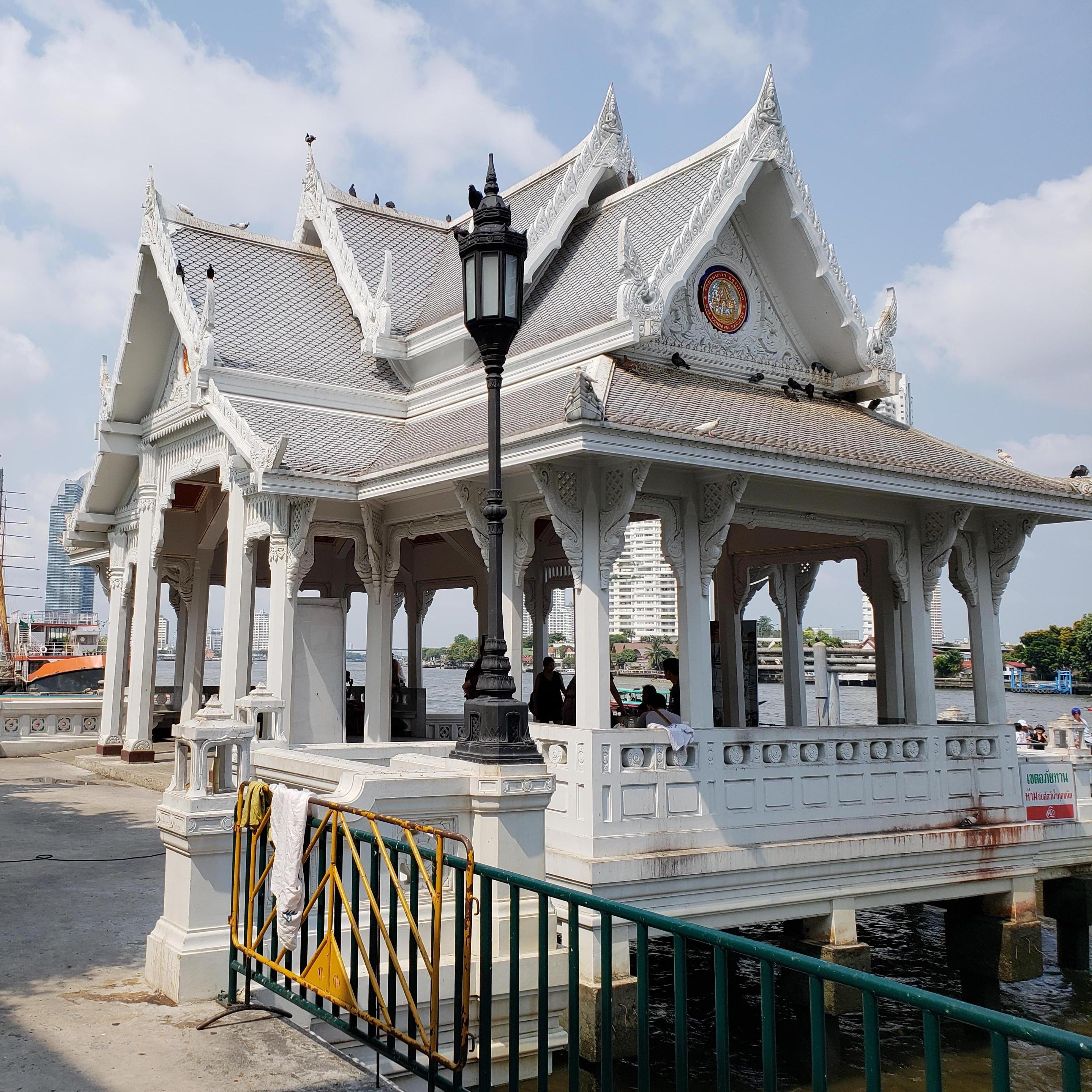 Wat Yannawa Pier