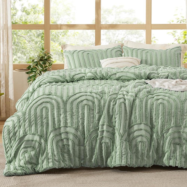 Bedsure Boho Tufted Green Comforter Set Queen Size, GentleSoft™ 3 Pieces Boho Farmhouse Decor Bedding, Arch Shabby Chic Bedding for All Seasons, 1 Bed Comforter, 2 Pillow Shams, 90x90 Inches