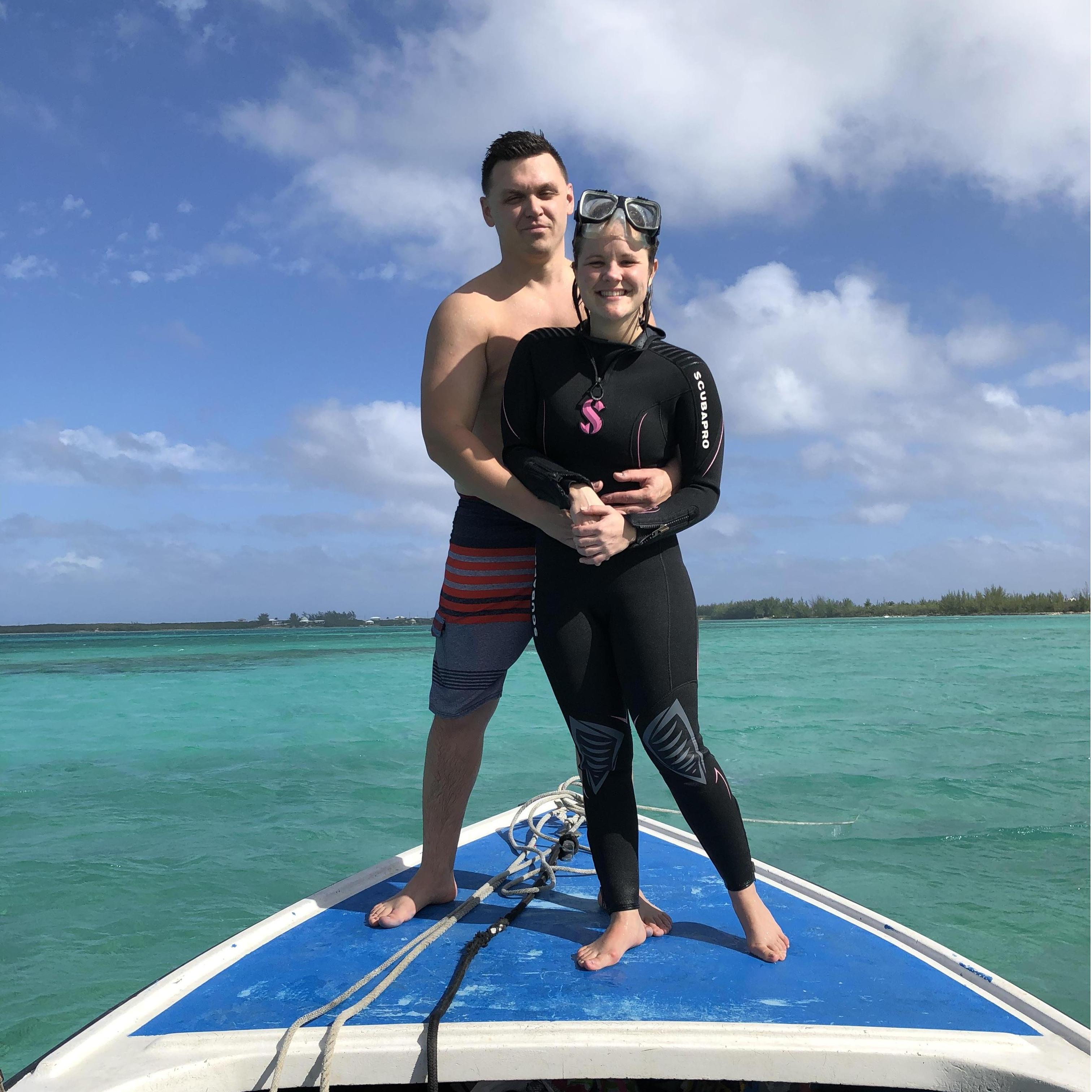 Yes, Mallory is wearing a full wet suit in the Bahamas.