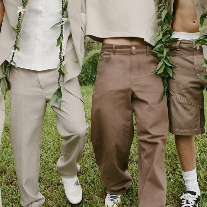 Earthy neutral tones make it easy to go with not just the venue for photos but also the females mixed pattern/colored dresses unless if any of the men wish to be in florals or color that’s fine too :)