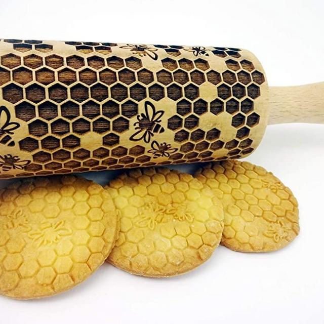 HONEYCOMB EMBOSSING ROLLING PIN LASER ENGRAVED ROLLING PIN WITH BEES PATTERN FOR HOMEMADE COOKIES