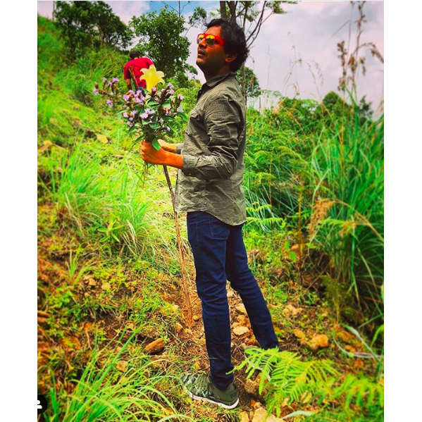 Oh Romeo, Oh Romeo...Anuj is a true romantic. I didn't know there were any of those left in the world! What a beautiful quality. Anuj always comes with beautiful flowers. We both love flowers.